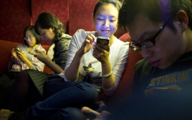 Người trẻ 16 - 24 tuổi sử dụng smartphone đông đảo nhất - Ảnh minh họa: Internet