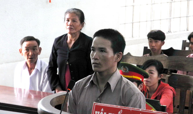 Bị cáo Nguyễn Văn Thì  trước vành móng ngựa