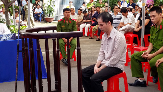 Bị cáo Nguyễn Mạnh Hùng trong phiên xét xử lưu độngngày 11-9 - Ảnh Cường Nguyễn