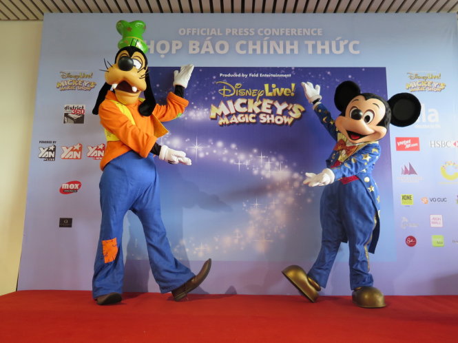 Mickey, Goofy giới thiệu Sô ảo thuật tại Việt Nam