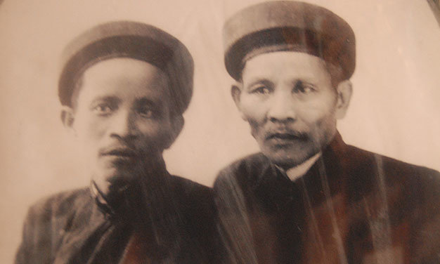Cụ Huỳnh Thúc Kháng (phải) và cụ Ngô Đức Kế sau khi ra khỏi nhà tù Côn Đảo đã cùng nhau lập nên báo Tiếng Dân (tờ báo có tiếng ở miền Trung năm 1927-1943 - Ảnh: tư liệu