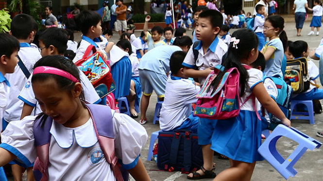 Dù là niềm mơ ước của nhiều trường ở TP.HCM, sân Trường tiểu học Nguyễn Thái Sơn cũng quá tải vì số lượng học sinh quá lớn - Ảnh: Như Hùng