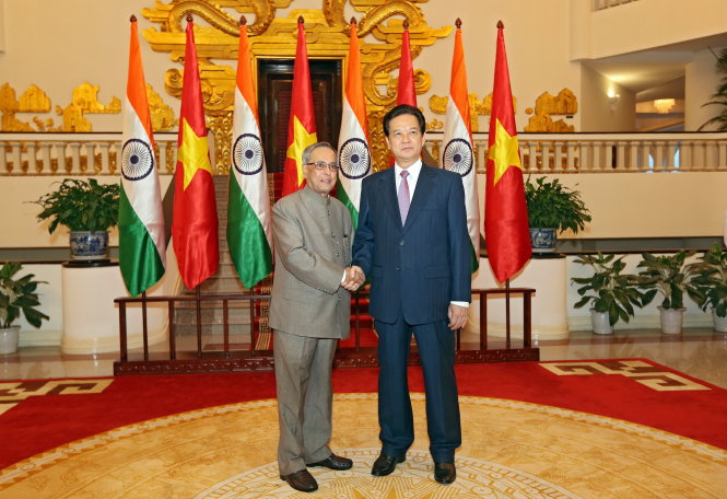 Thủ tướng Nguyễn Tấn Dũng tiếp thân mật Tổng thống Ấn Độ Pranab Mukherjee tại Văn phòng Thủ tướng - Ảnh: Việt Dũng