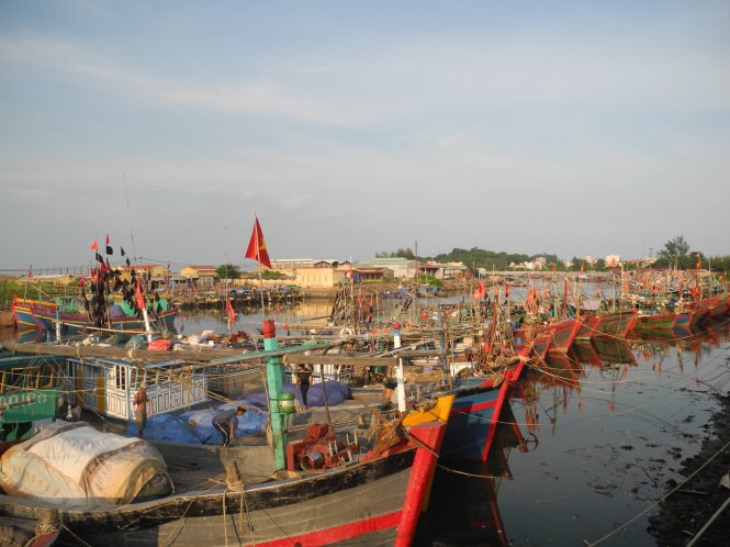 Hơn trăm tàu cá từ các vùng biển Bạch Long Vĩ, Cô Tô và ven bờ đã neo đậu vào bến cá tại quận Đồ Sơn ngay khi nhận được tin bão sắp đổ bộ - Ảnh: Đức Hiếu