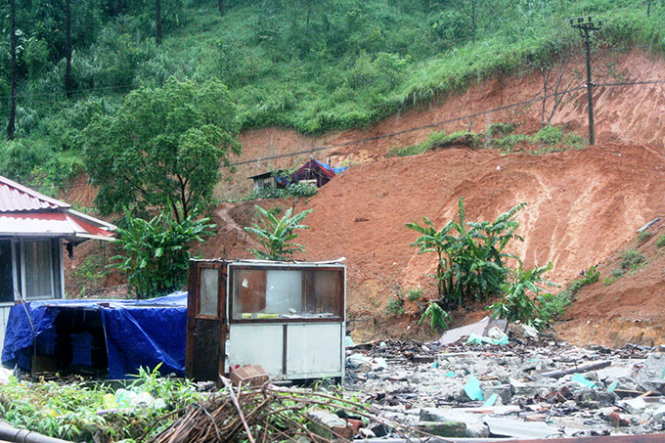 Hiện trường vụ sạt lở đất đã xảy ra tại khu Kéo Kham (thị trấn Đồng Đăng, huyện Cao Lộc) làm 6 người chết, 5 người bị thương