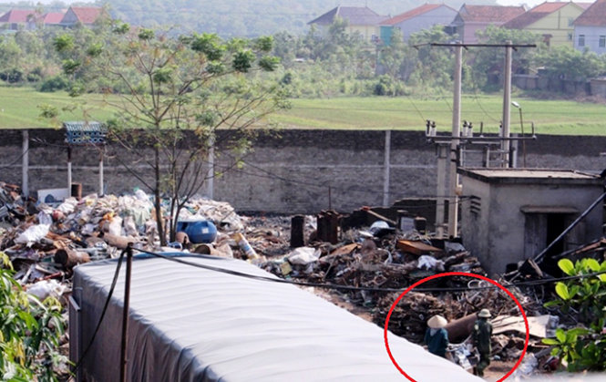 Sau 3 tháng xảy ra vụ nổ làm 4 người thương vong, các lao động vẫn làm việc tại lò luyện phôi thép Hiền Phúc - Ảnh: Cảnh Phúc​