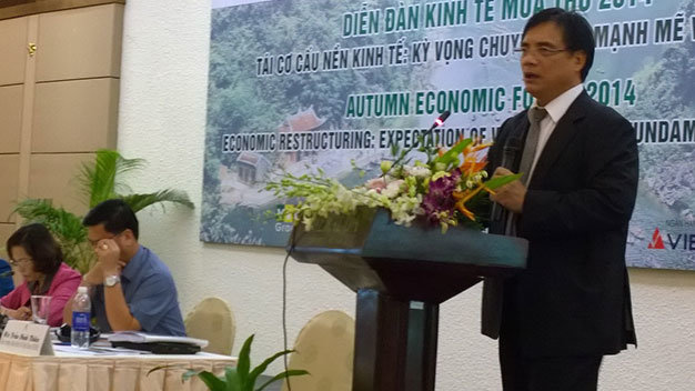 TS Trần Đình Thiên phát biểu tại diễn đàn Kinh tế mùa thu - Ảnh: L.T.
