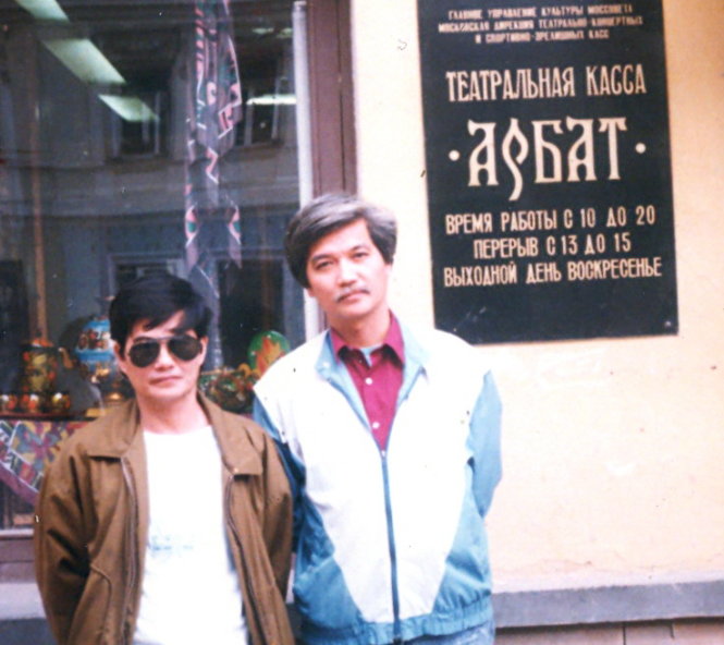 Ông Dương Trung Quốc (phải) và giáo sư Đỗ Quang Hưng trong chuyến đi đến kho lưu trữ Quốc tế Cộng sản năm 1993 - Ảnh tác giả cung cấp