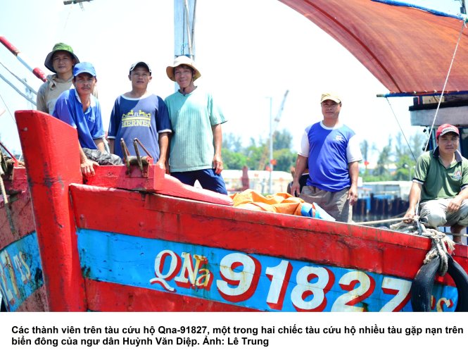Các thành viên trên tàu cứu hộ QNa-91827, một trong hai tàu cứu hộ nhiều tàu gặp nạn trên biển Đông của ngư dân Huỳnh Văn Diệp - Ảnh: L.TRUNG