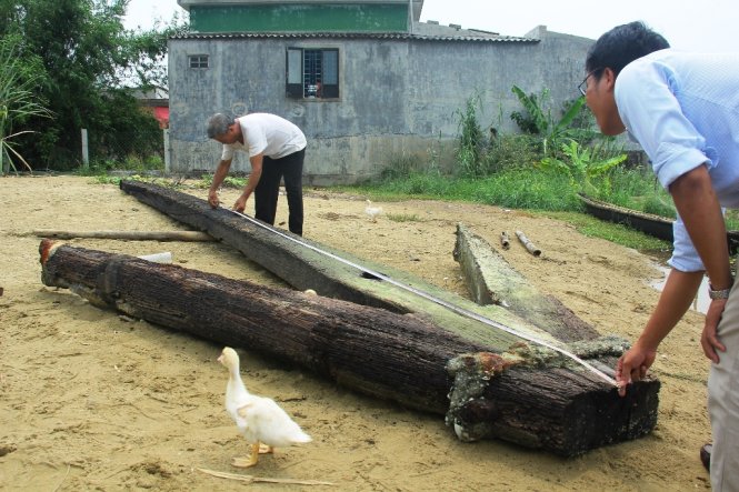 Chiếc neo cổ được tìm thầy có chiều dài hơn 8m - Ảnh: Nguyên Linh