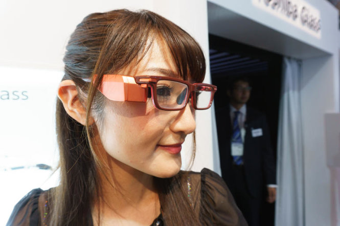 Kính thông minh Toshiba Glass được trình diễn tại CEATEC 2014 (Tokyo, Nhật Bản) - Ảnh: CNET