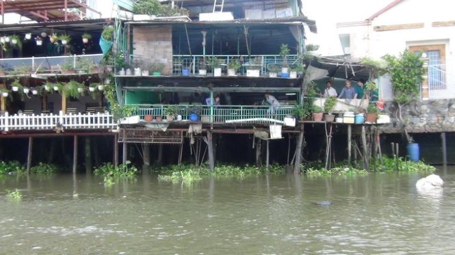 Khu vực phát hiện thi thể nữ giới gần bờ sông Sài Gòn. Ảnh Ngọc Khải