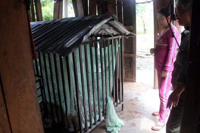 Vì con nghiện game, một bà mẹ ở Đắk Lắk phải nhốt con vào chuồng chó này - Ảnh: T.Tân