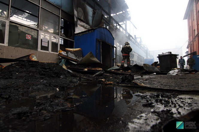Khu chợ tan hoang sau đám cháy - Nguồn: RBK