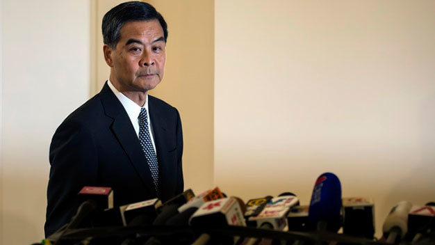 Đặc khu trưởng Hong Kong Lương Chấn Anh thông báo kế hoạch đối thoại với lực lượng biểu tình - Ảnh: Reuters
