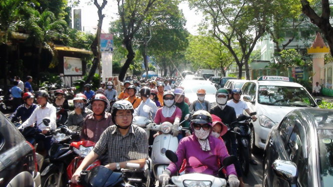 Kẹt xe kéo dài trên đường Trương Định - Ảnh Hải Hiếu