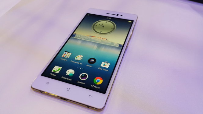 Oppo R5, smartphone mỏng nhất thế giới - Ảnh: Phong Vân