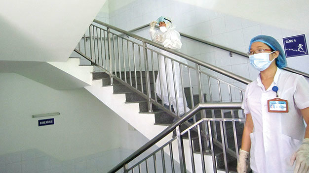 Bệnh nhân hiện nằm điều trị tại khu cách ly tầng 4 khoa y học nhiệt đới Bệnh viện Đà Nẵng - Ảnh: Trường Trung