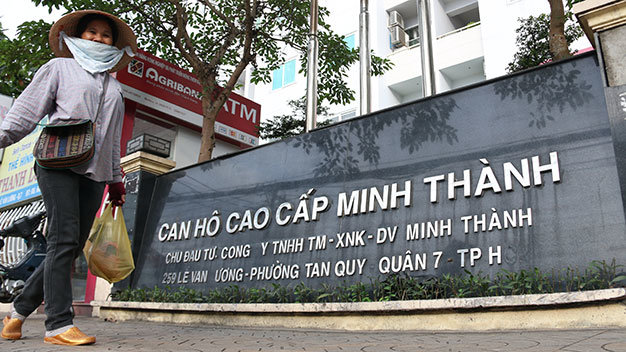 Nhiều cư dân ở chung cư Minh Thành (Q.7, TP.HCM) dọn về ở khoảng sáu năm nay nhưng chưa được cấp chủ quyền nhà - Ảnh: Tiến Long