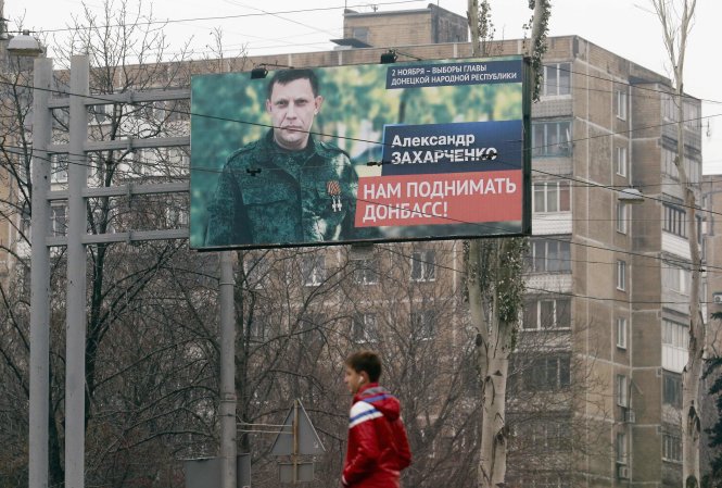 Một bức tranh cổ động bầu cử tại Donetsk - Ảnh: Reuters