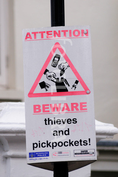 Biển cảnh báo nạn móc túi, trộm cắp tại Luân Đôn (Anh). Nguồn: fotolibra