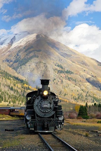 Miền Tây Hoa Kỳ mang đến du khách những tuyến đường sắt lãng mạn, đầy mùi thơm cây cỏ khi ngang qua tiểu bang Colorado - Ảnh: blogspot