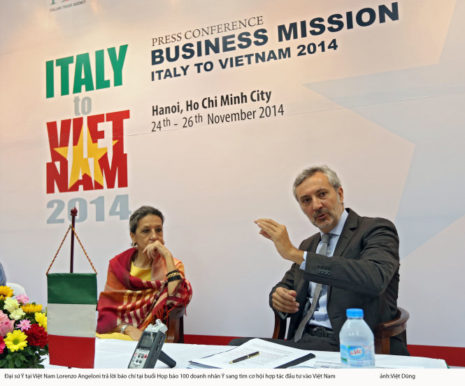 Đại sứ Ý tại Việt Nam phát biểu tại cuộc họp báo - Ảnh: Việt Dũng