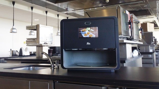 Máy Foodini của Natural Machines có thể tạo ra thức ăn nhờ công nghệ in 3D - Ảnh: CNN