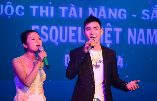 Phạm Xuân Trưởng – Lê Thị Chung song ca ca khúc “Thuyền Hoa” - Ảnh: T.Tùng