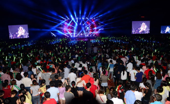 Đông đảo khán giả đếm tham dự chương trình - Ảnh: Quang Định