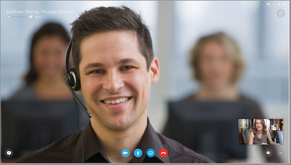 Cửa sổ hội thoại kèm video từ Skype for Business - Ảnh: Microsoft