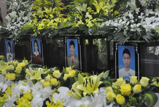 Di ảnh cả gia đình chị Minh tại nhà tang lễ Phùng Hưng- Ảnh: QUANG THẾ