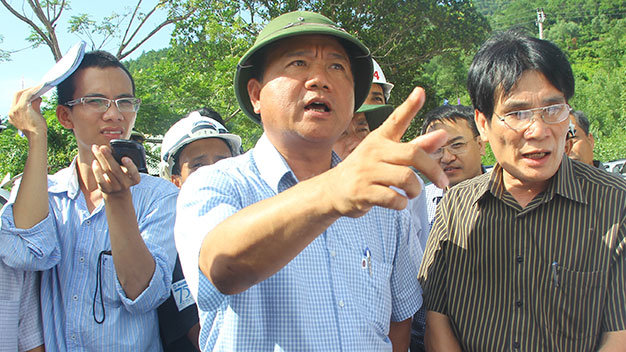 Tiến độ làm hầm Phú Gia (Thừa Thiên - Huế) đã được đẩy nhanh sau cuộc kiểm tra và ra “tối hậu thư” của Bộ trưởng Đinh La Thăng ngày 25-7-2014 - Ảnh: Nguyên Linh