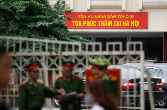 An ninh được phong toả dày đặc tại toà án nhân dân  tối cao toà phúc thẩm tại Hà Nội