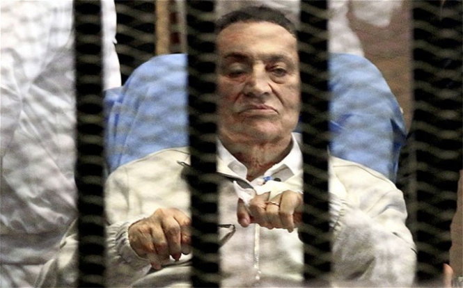 Ông Mubarak trong một lần xuất hiện tại tòa - Ảnh: Reuters