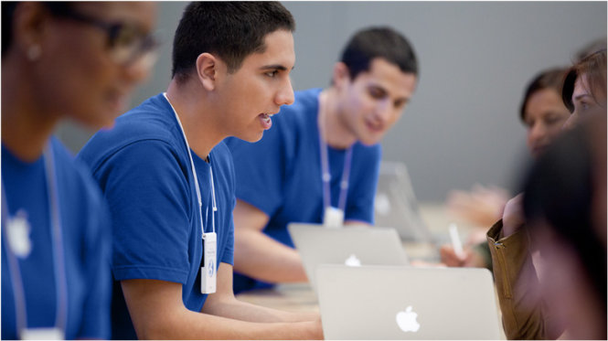 Mac Genius tư vấn trực tiếp cho khách hàng tại các cửa hàng Apple Store - Ảnh: Business Insider