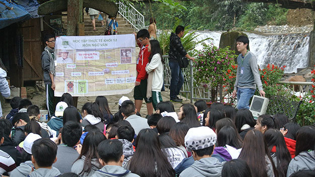 Một buổi học thực tế theo phương pháp tích hợp của HS Trường THPT Thái Bình - Ảnh: Gia Gia