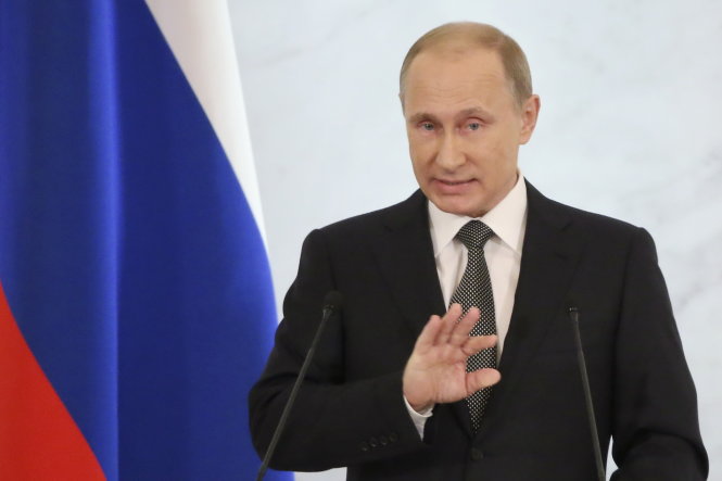 Tổng thống Nga Vladimir Putin đọc thông điệp liên bang - Ảnh: Reuters
