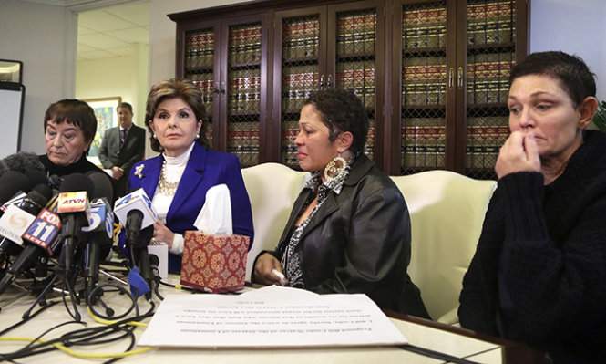 Ba người phụ nữ xuất hiện trong cuộc họp báo ở Los Angeles để tố cáo ông Bill Cosby Ảnh: Reuters