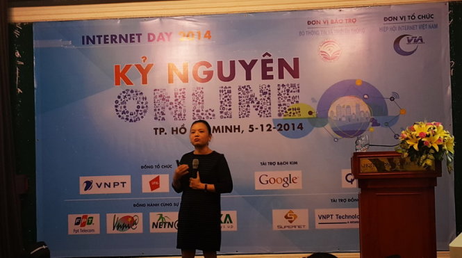 Bà Lê Thị Ngọc Mơ, Phó Cục trưởng Cục Viễn thông trong phần nói về tình hình phát triển Internet trên thế giới và tại Việt nam - Ảnh: T.Trực