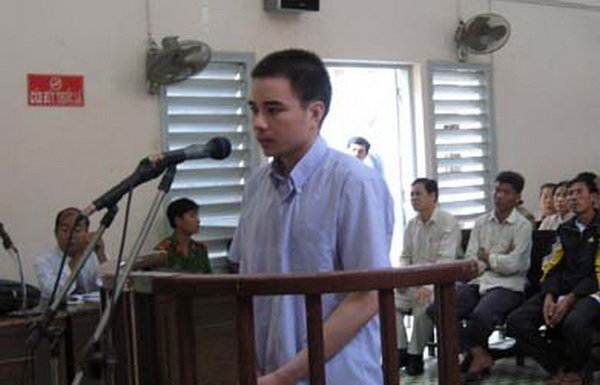 Bị cáo Hồ Duy Hải tại phiên tòa sáng 29-11-2008 - Ảnh: Diệu Hi