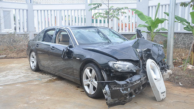 Chiếc xe BMW sau khi gây tai nạn được đưa về trụ sở Cảnh sát giao thông Công an tỉnh Bà Rịa - Vũng Tàu - Ảnh: Đông Hà