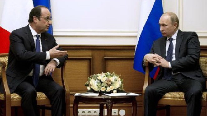 Ông Hollande (trái) hội đàm cùng ông Putin Ảnh: AFP