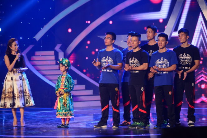 Bé Đức Vĩnh và nhóm 6 Múi là hai thí sinh đầu tiên vào vòng chung kết – Ảnh: Quang Định