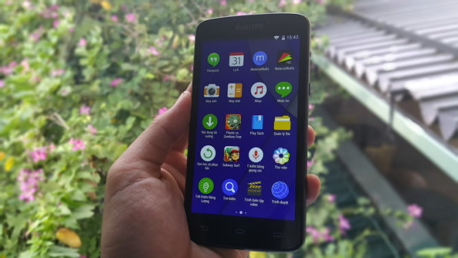 Philips V387, smartphone có Pin đàm thoại hơn 24 giờ, thời gian chờ lên đến 60 ngày - Ảnh: Phong Vân