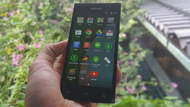 Philips W3509, smartphone bình dân ra mắt cho mùa mua sắm cuối năm nay - Ảnh: Phong Vân