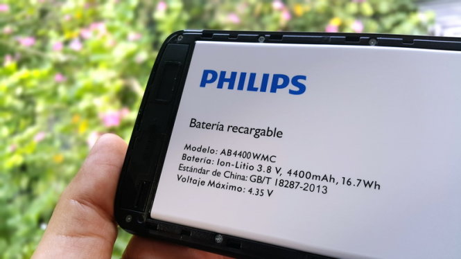 Philips V387 kết hợp giải pháp phần cứng gồm Pin Xenium và ứng dụng tiết kiệm pin - Ảnh: Phong Vân