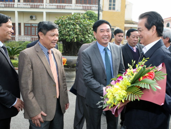 Thủ tướng Nguyễn Tấn Dũng với các cử tri huyện An Lão, thành phố Hải Phòng, chiều 13-12 - Ảnh: Đ.Bình