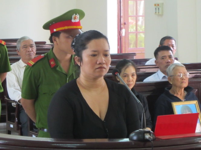 Bị cáo, tử tù Lê Thị Hường tại phiên tòa sáng 16-12. Ảnh: Đ.Hà