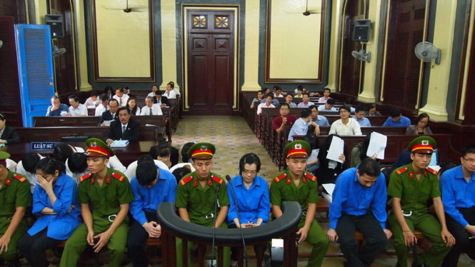 Các bị cáo tại phiên tòa ngày 18-12, ảnh Hoàng Điệp